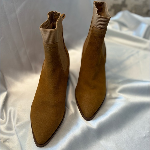 Chelsea & Violet Audrina Suede Western Style Boots - Picture 3 of 11